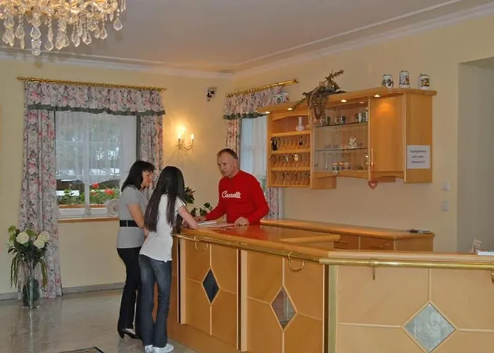 بيت ضيافة Gaestehaus Am Ludwigsberg باد كوتستينغ