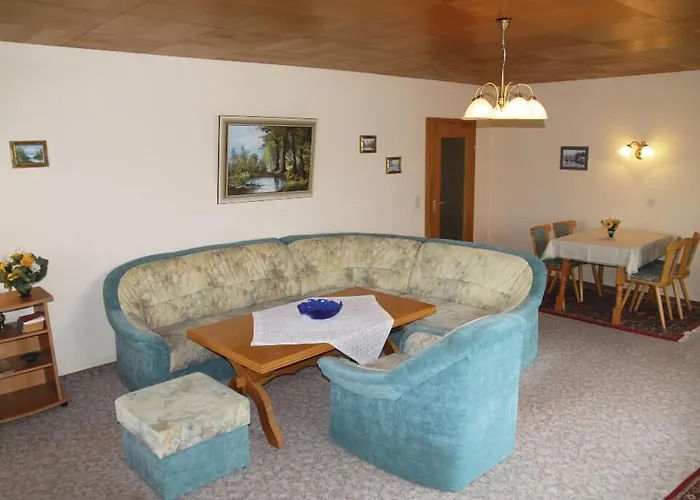 Gaestehaus Am Ludwigsberg 招待所 巴特克茨廷
